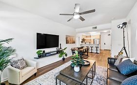 Beverly Grove Chic City Oasis 2 Bedroom Apt With Den 138